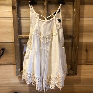 never worn white cropped tank:))